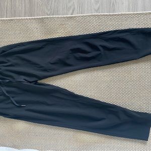 Lululemon On the Fly 7/8 Size 4 pants